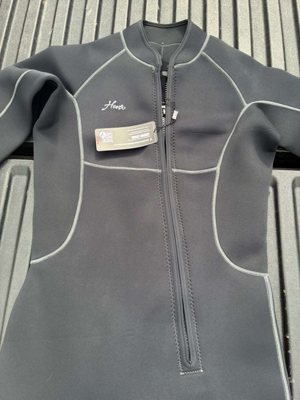 Hevto Black Front-Zip Neoprene Wetsuit Top NWT
